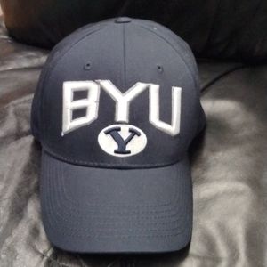 BYU  Hat nwot Sz small$34+Free hat or scarf